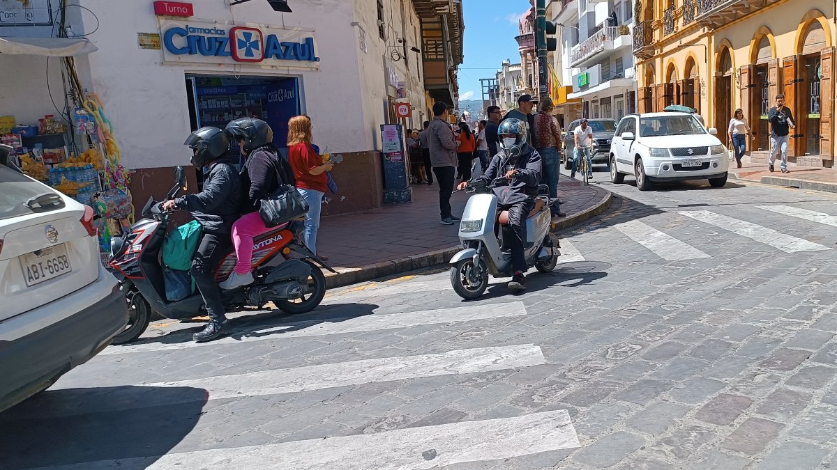 Hecho. La ciudadanía, en su mayoría, acepta la medida por las excepciones que incluye para rodar.