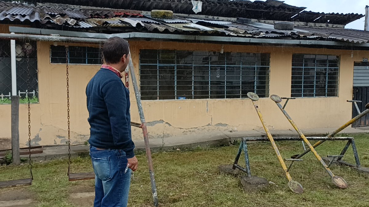 Daño. La casa comunal está agrietada por dentro y por fuera. Además tiene filtraciones, ventanas y pisos rotos