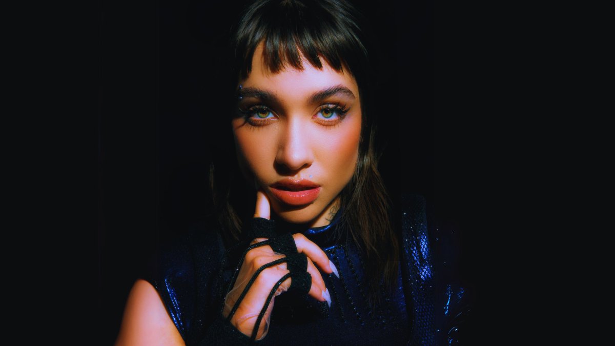 María Becerra tiene 22 años.