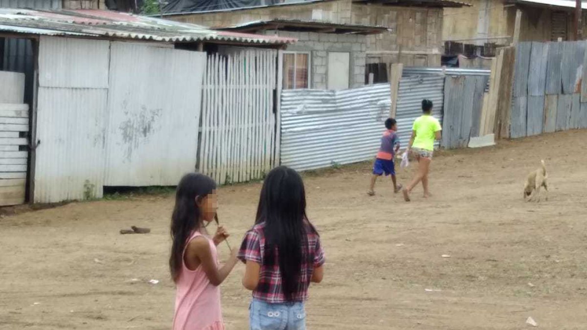 Imagen referencial de un grupo de niños que habita en una zona urbano marginal de una ciudad de Ecuador.