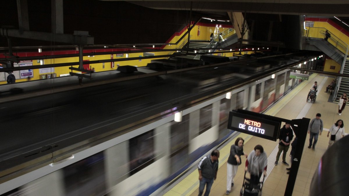 La unidad del metro vandalizada está fuera de operación. Se desconoce cuánto demorará limpiarla.
