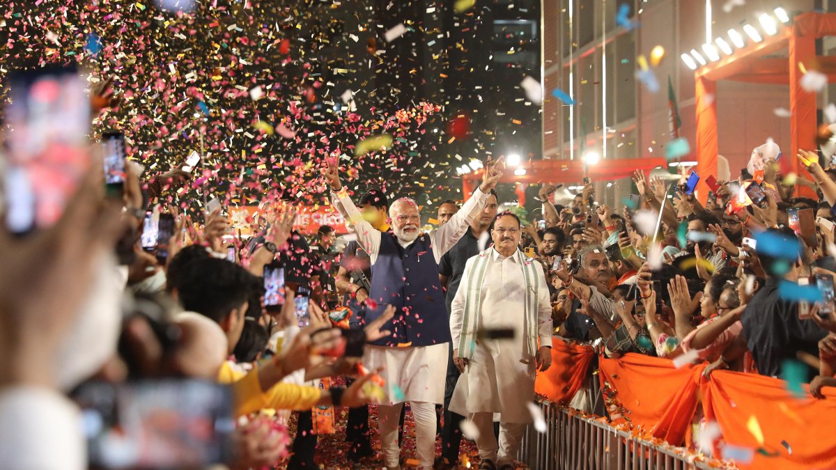 El líder del Partido Bharatiya Janata (BJP) y primer Ministro indio, Narendra Modi, llega a la sede del partido para pronunciar un discurso de victoria, el 04 de junio de 2024.