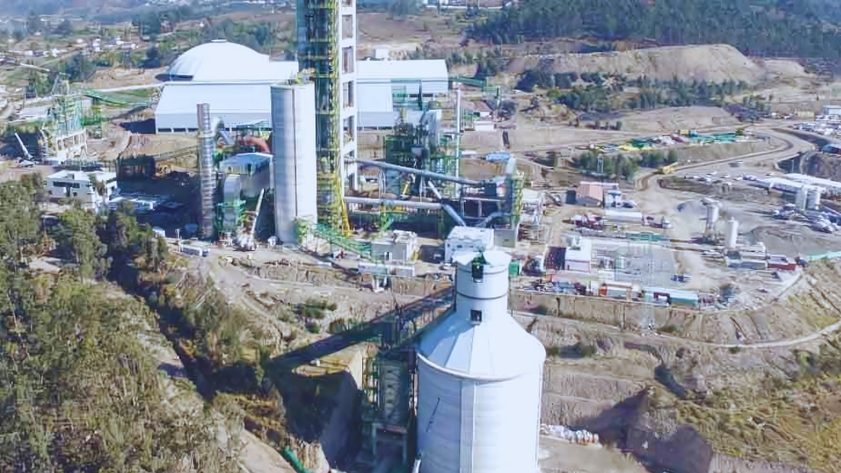 Empresa.- Vista panorámica de la Unión Cementera Nacional.