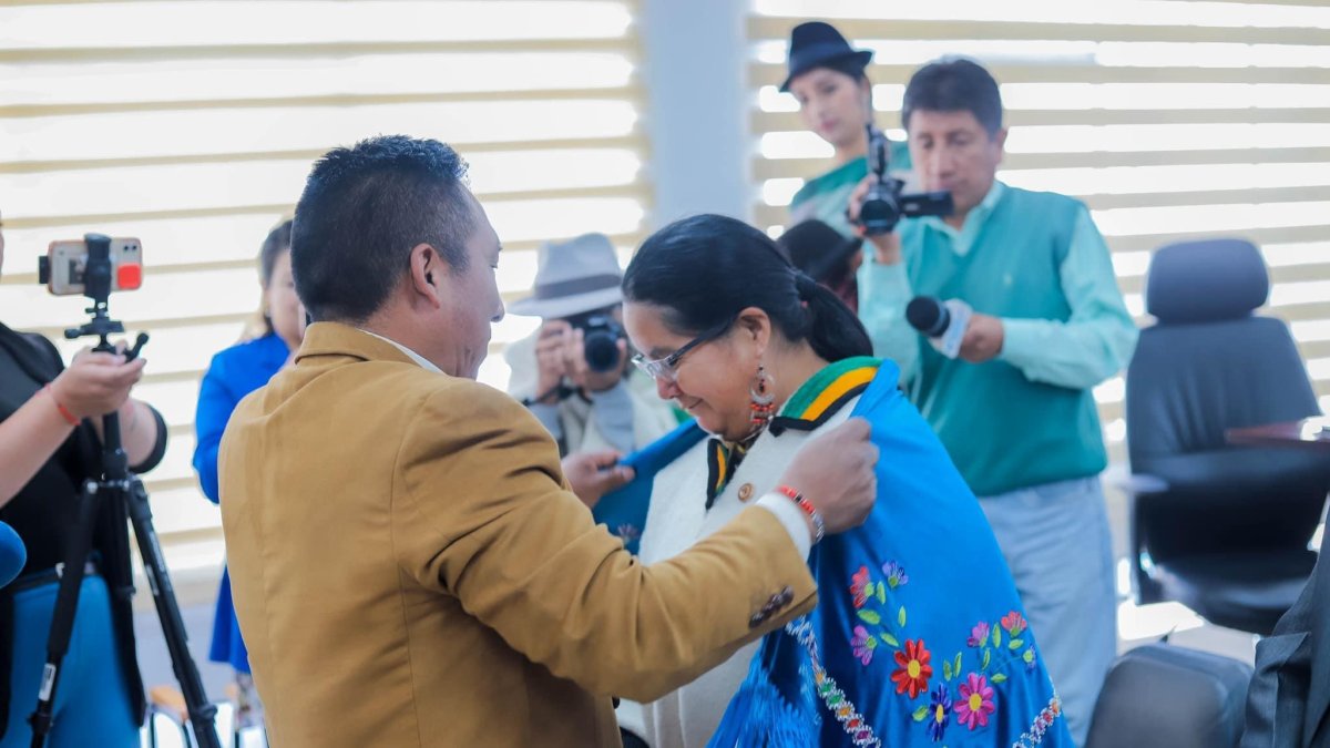 Evento. Entrega de jochas (obsequios) a las autoridades.