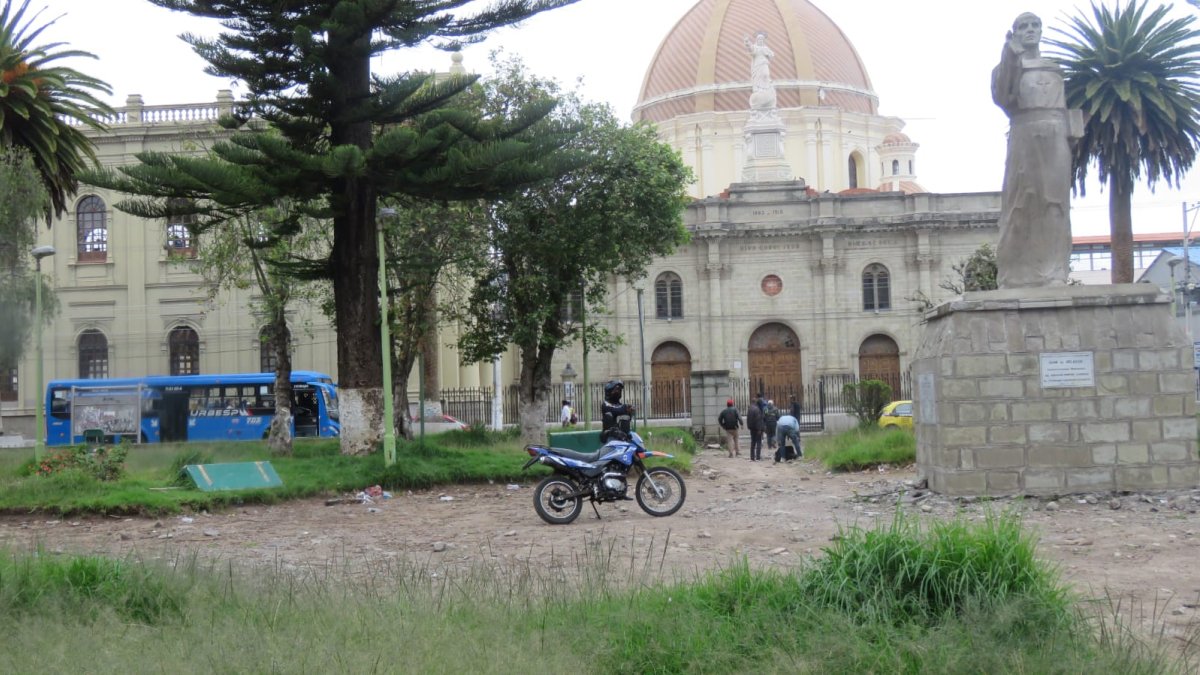 Situación. Debido a la obra de restauración pausada, el parque se ve abandonado y con trabajos a medias.
