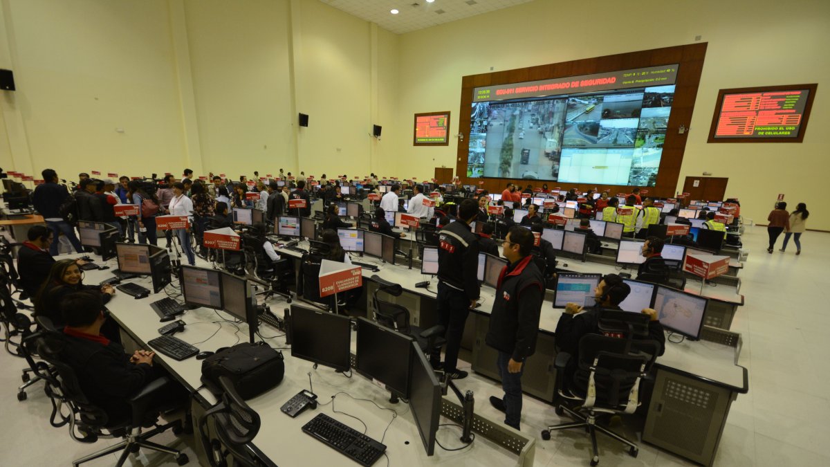 Según las normas del ECU, los operadores no pueden tener un celular cerca o algún dispositivo de almacenamiento.