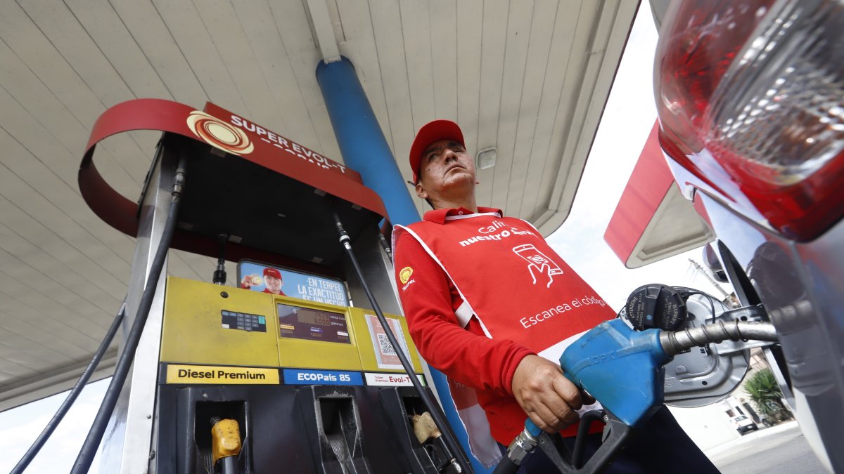 El Gobierno se alista para reducir el subsidio a los combustibles.