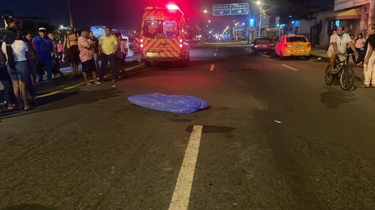 La zona en la que ocurrió el suceso fue acordonada, para poder recabar datos de lo ocurrido.