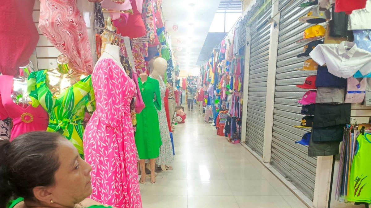 Escenario. Uno de los puntos más comerciales del cantón es la zona de las bahías, pero reportan caída de ventas. Algunos ya han cerrado sus puertas.