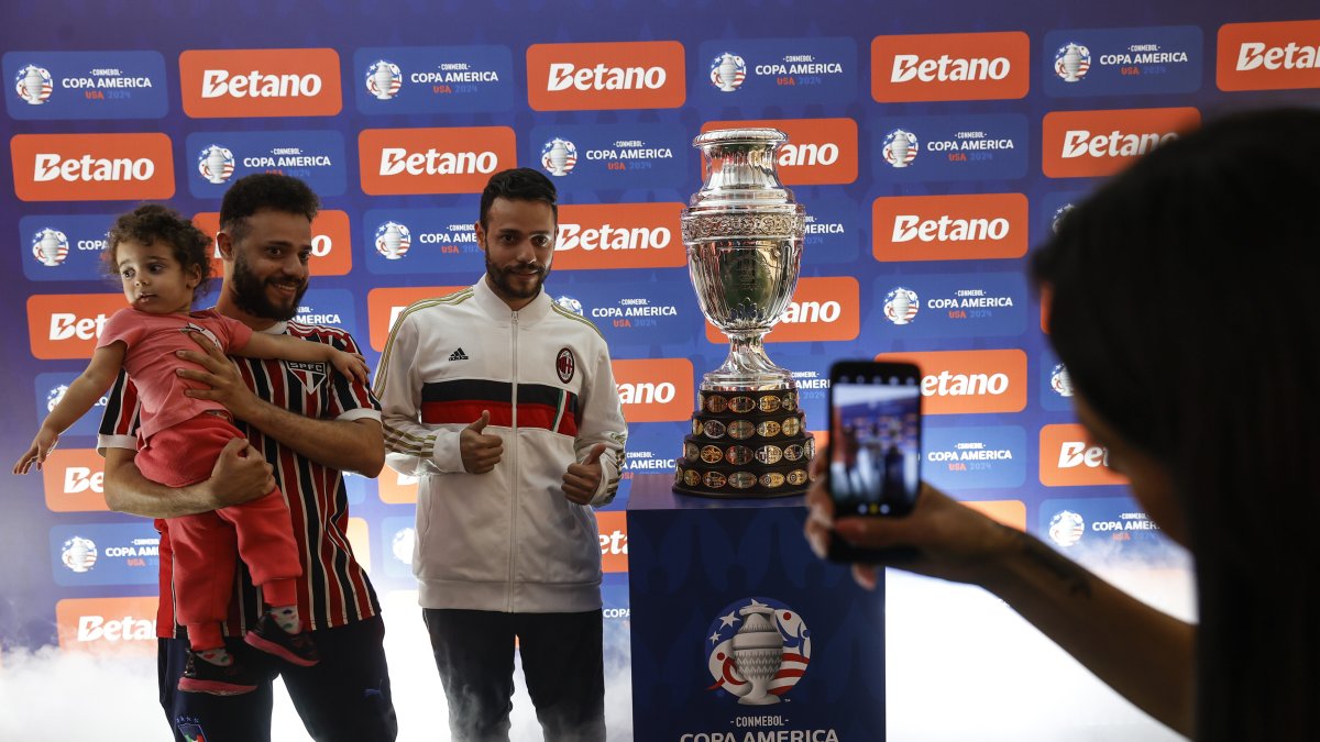 El trofeo de la Copa América fue exhibido en Sao Paulo, Brasil