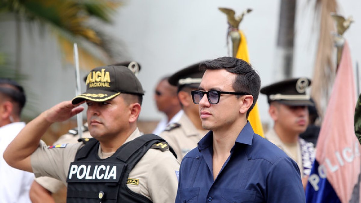 El presidente Daniel Noboa en la entrega de 10.500 chalecos antibalas a la Policía Nacional.