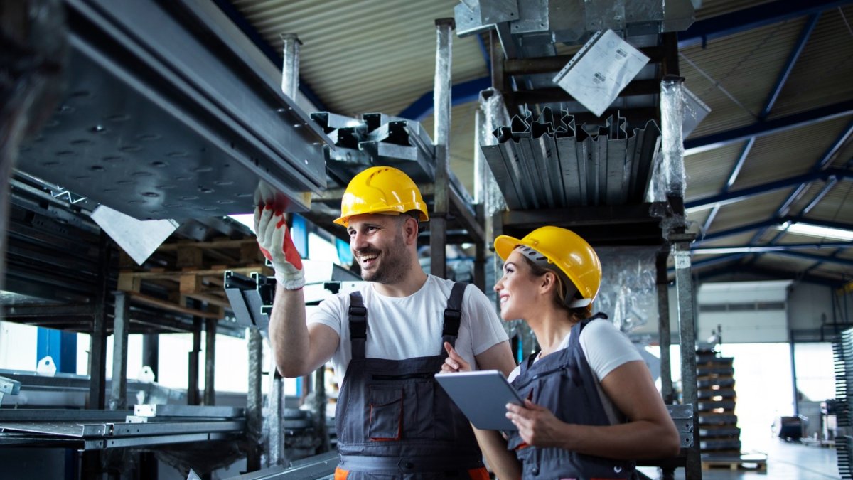 Los ingenieros industriales pueden desarrollarse profesionalmente en diversos sectores.