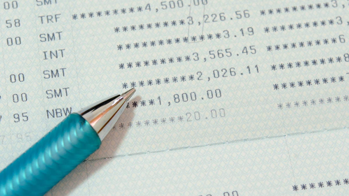 Los usuarios que cobran los bonos que otorga el MIES deben tener cuenta bancaria.