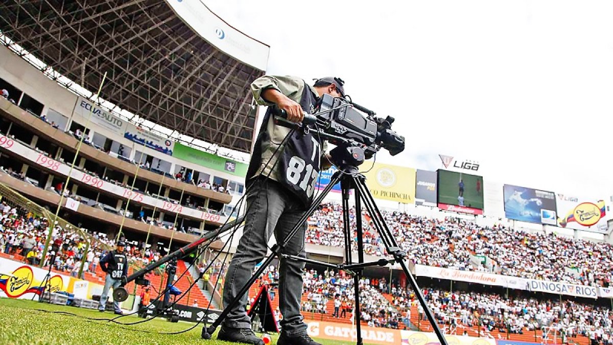 El presidente Loor no descarta la posibilidad de tener partidos en la segunda etapa con señal abierta.