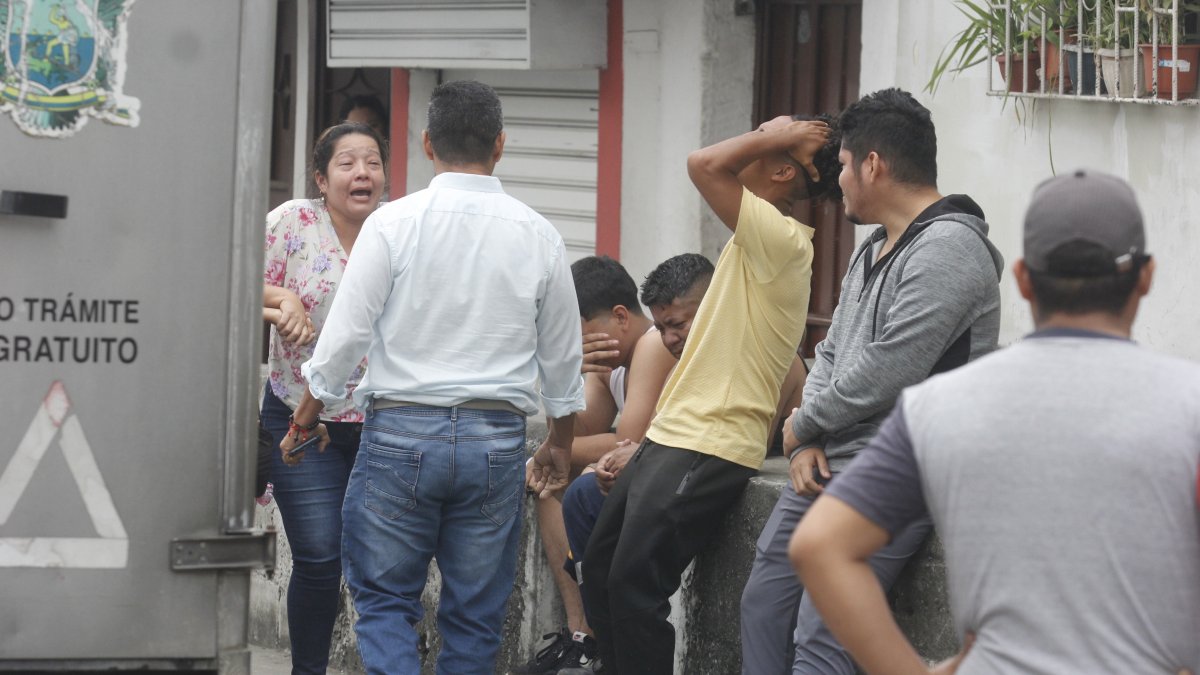 Tragedia. Familiares del fallecido acudieron al sitio de su muerte.