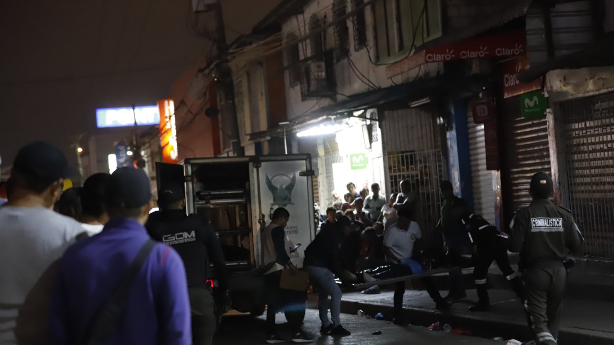 Caso. El cuerpo de la menor fue levantado mucho después del crimen, Equipos de Medicina Legal retiró el cadáver.