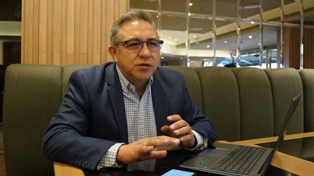 Vocero. Francisco Peralvo, abogado de la Cámara Nacional de Transporte Pesado del Ecuador advierte sobre un polémico proceso de contratación.