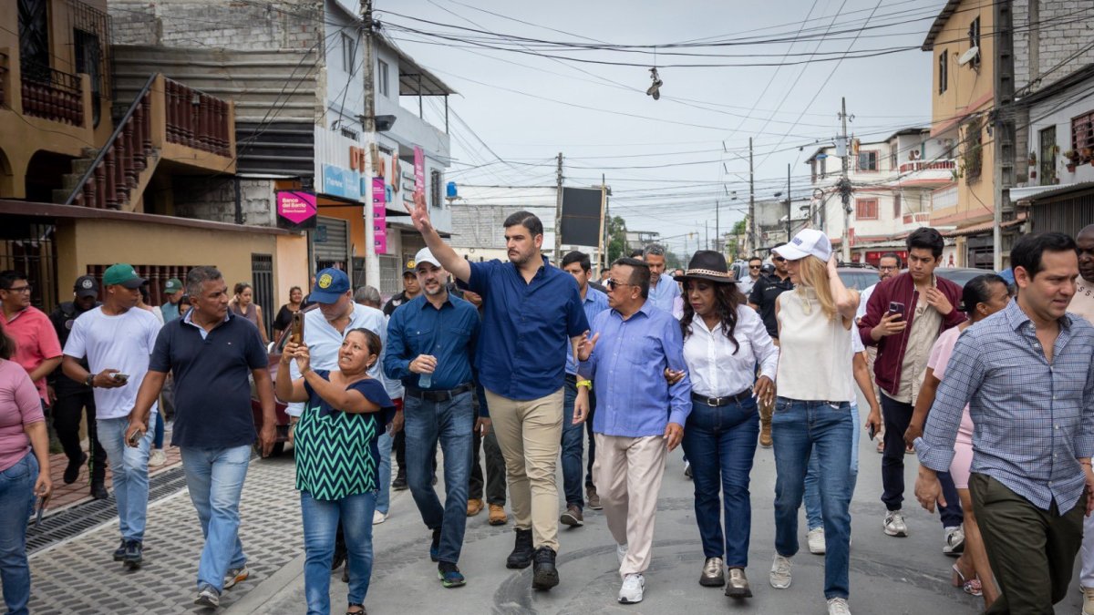 Funcionario. El alcalde durante un recorrido en una obra.