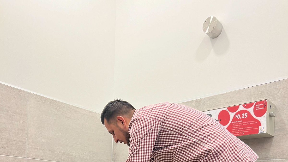 Quito. Un baño para mascotas en Ciudad Comercial El Recreo.