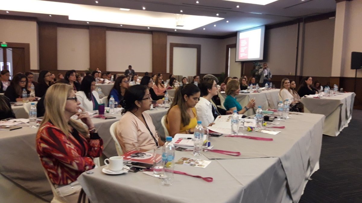 Foro. Un evento pasado sobre el liderazgo de la mujer en Ecuador.