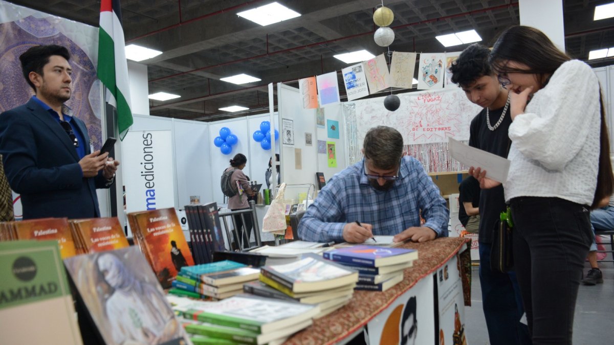 Acogida. Durante el primer día de feria acudieron cientos de personas