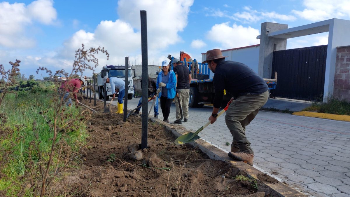El Administrador zonal de Tumbaco y vecinos limpiaron varios sectores.