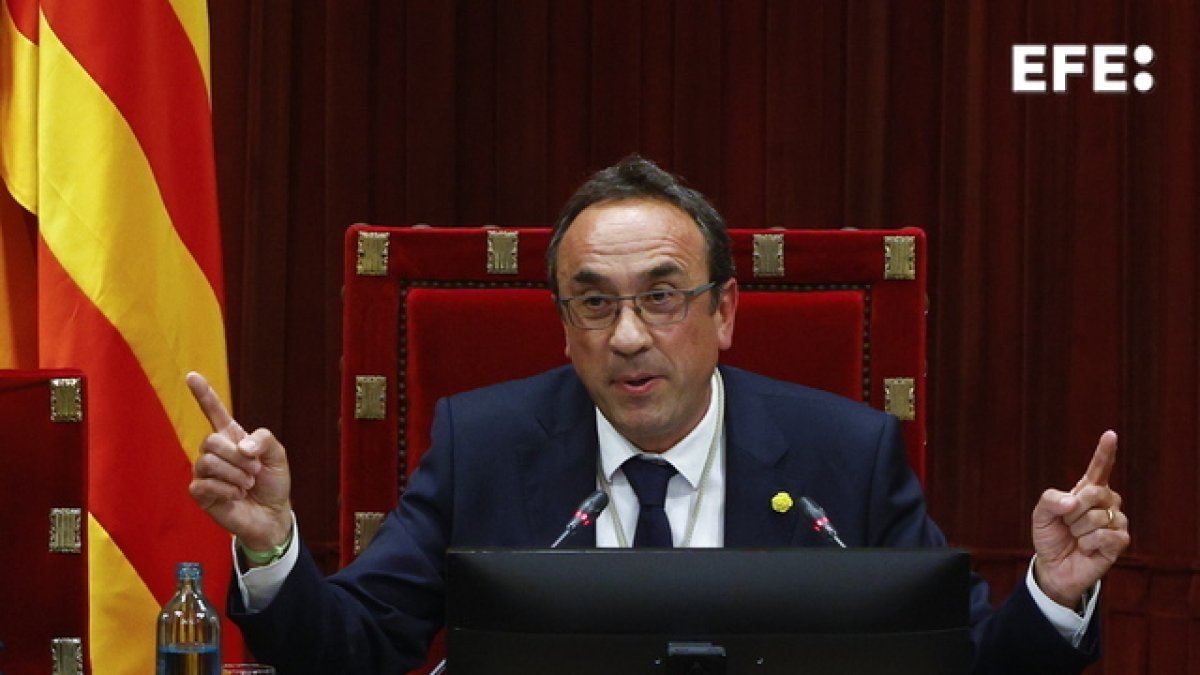 El diputado de Junts Josep Rull pronuncia unas palabras tras ser elegido este lunes como nuevo presidente del Parlament.