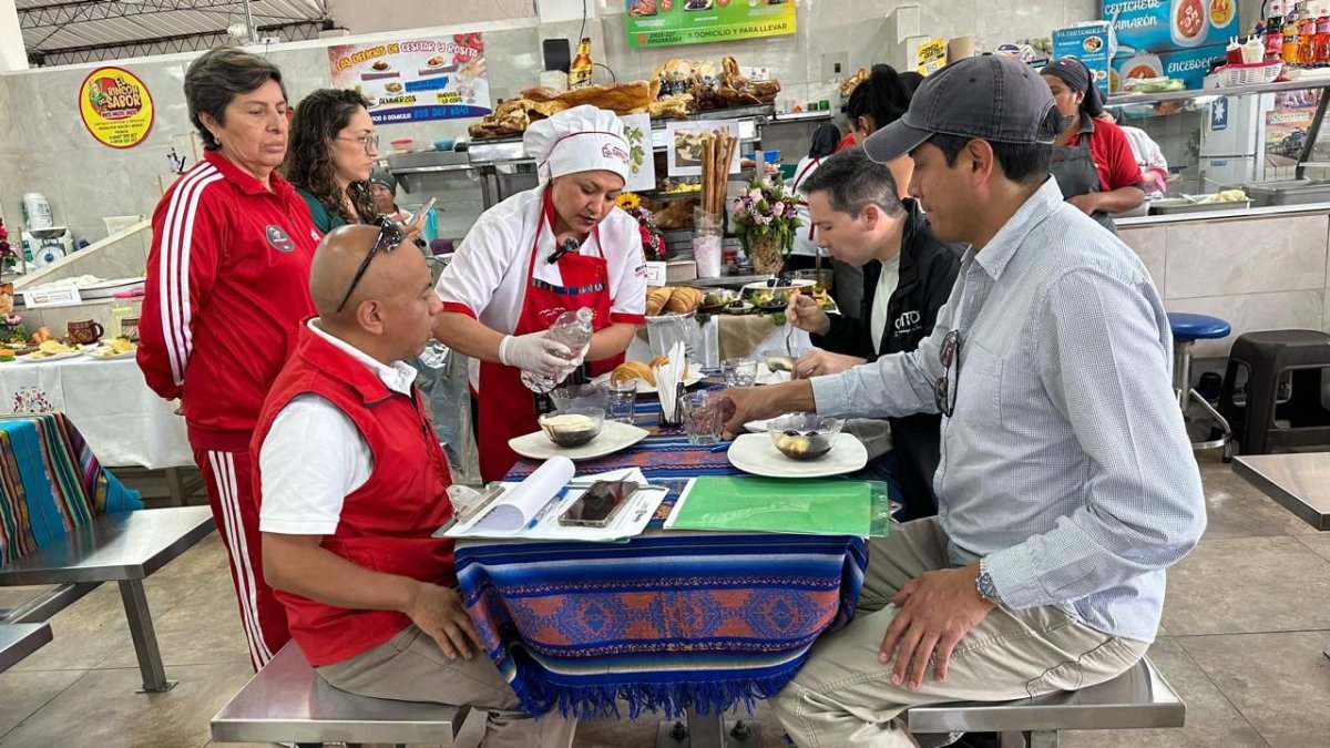 La base del concurso era preparar un postre típico quiteño.