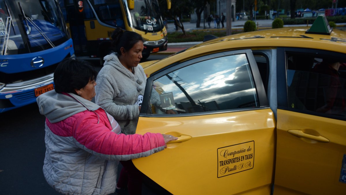 Uno de los grupos beneficiarios de las compensaciones son los taxistas.
