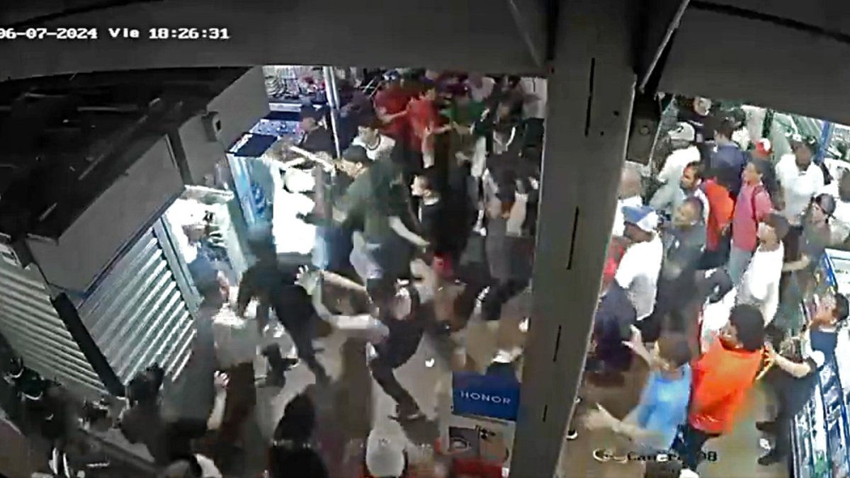 Captura de video del instante en el que la discusión terminó en golpes, según el video ya viralizado.