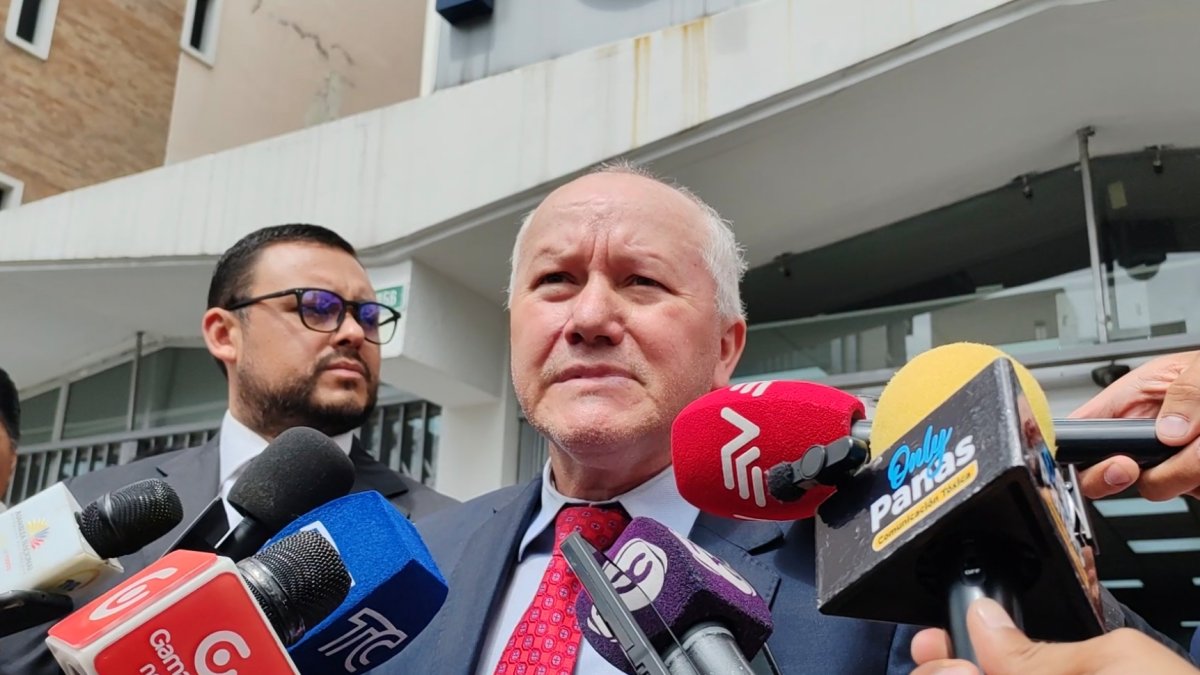 El juez del Contencioso Electoral, Ángel Torres, resolvió en primera instancia la eliminación del movimiento Construye, organización que ahora lo lleva a juicio político.