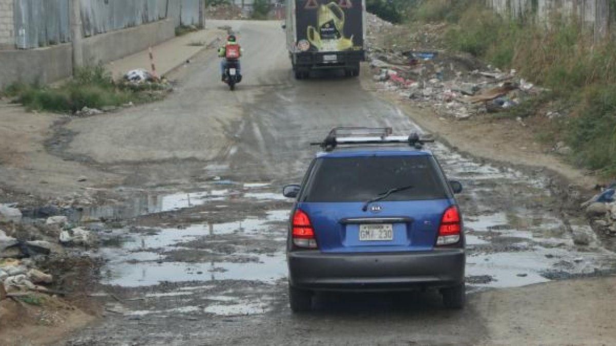Para los guayaquileños que las calles de la ciudad continúen llenas de huecos refleja que no se priorizan los problemas ni que se escucha al ciudadano.