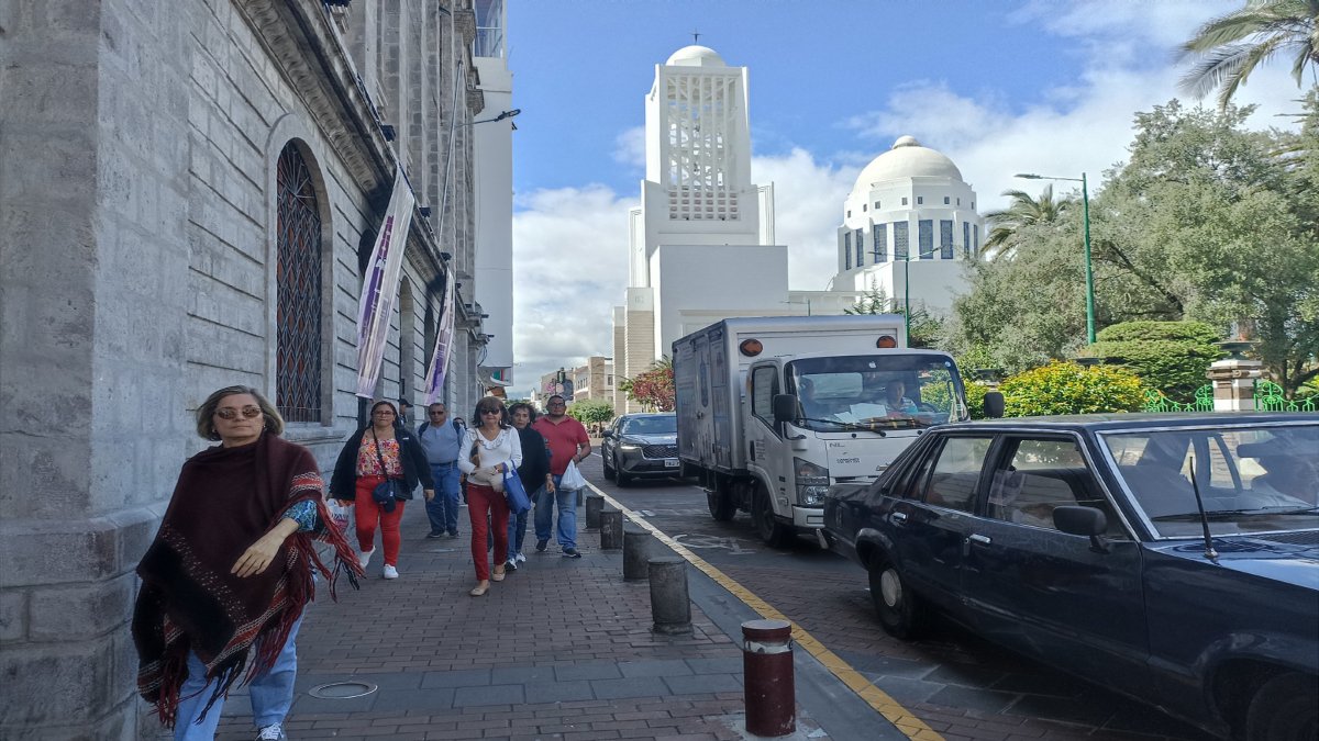 Ambato. El Centro Histórico tiene pocos edificios patrimoniales. Son contados los edificios de este tipo que le quedan.