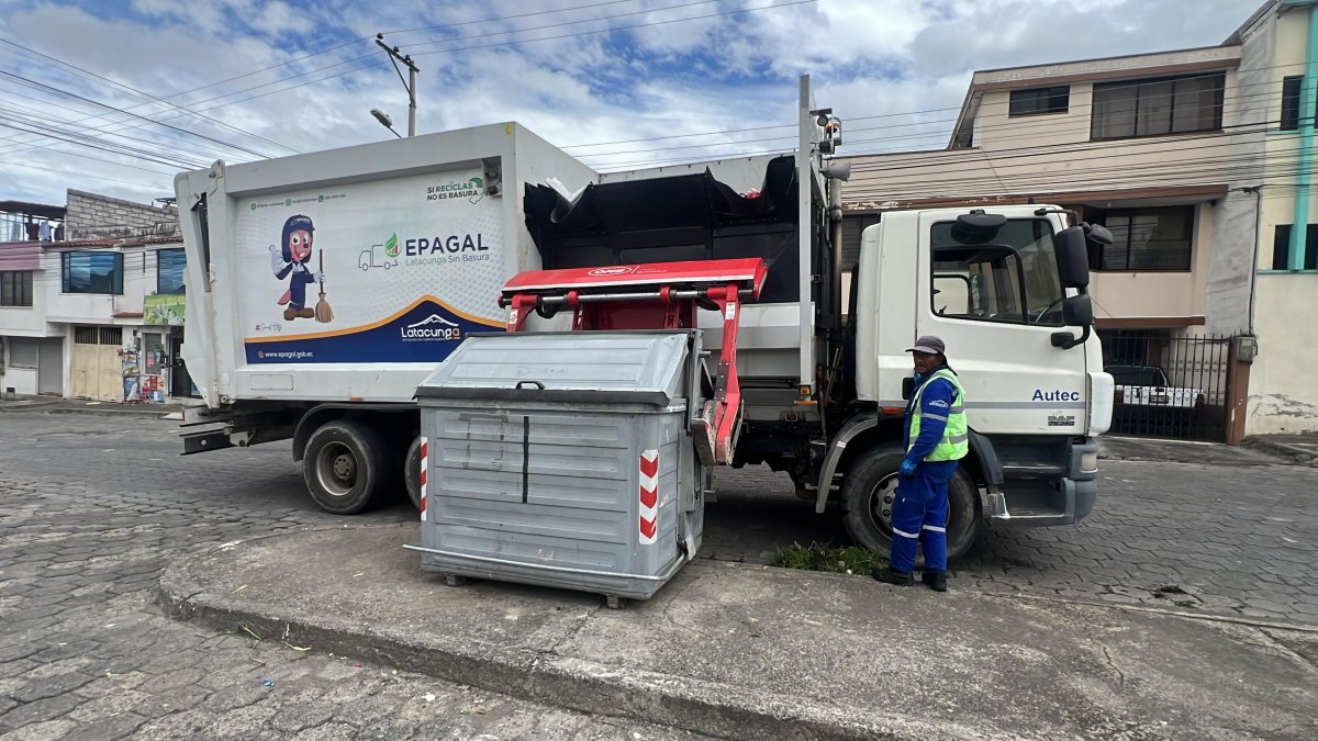 Traslado. La recolección de desechos se realiza en Latacunga sin una clasificación correcta, todo es trasladado al basurero municipal, donde es enterrado.