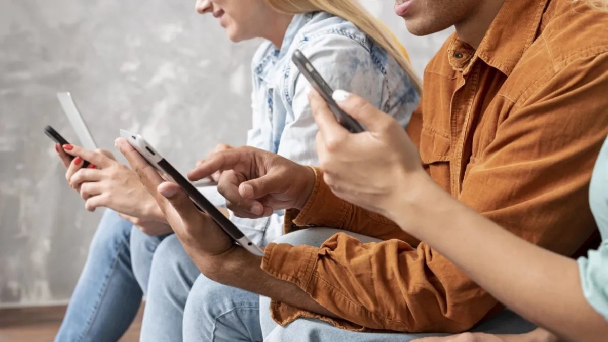 Alrededor del 38 % de los hombres y el 50 % de las mujeres tienen un uso excesivo del smartphone.