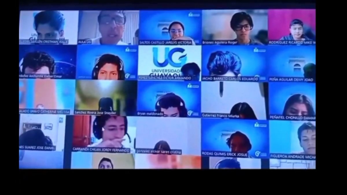 Captura de pantalla del momento en el que los alumnos dialogaban con el profesor.