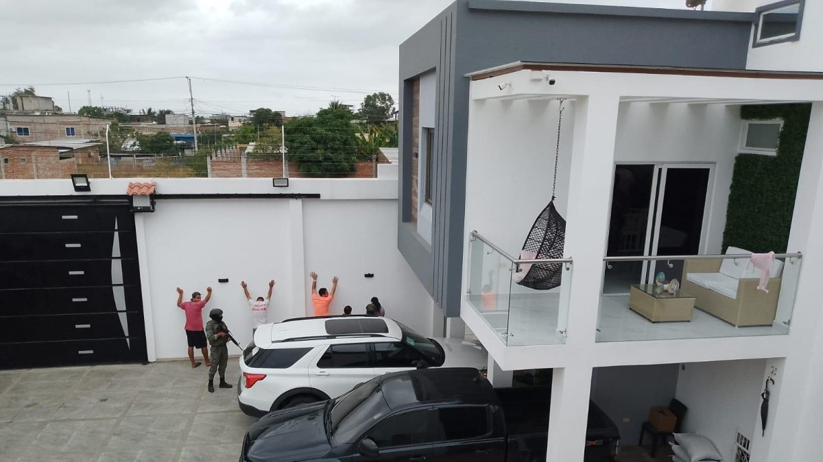 Las Fuerzas Armadas continúan operativos antiterroristas en Manta