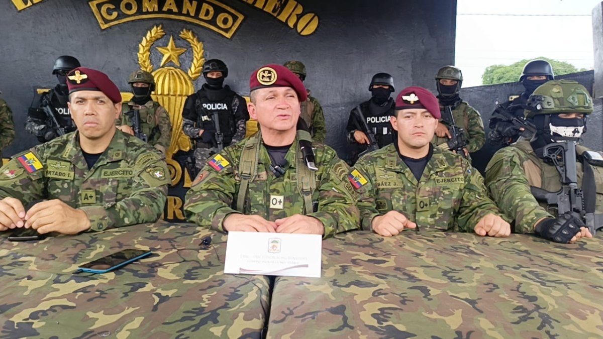 El comandante del ejército dio detalles del operativo en una rueda de prensa.