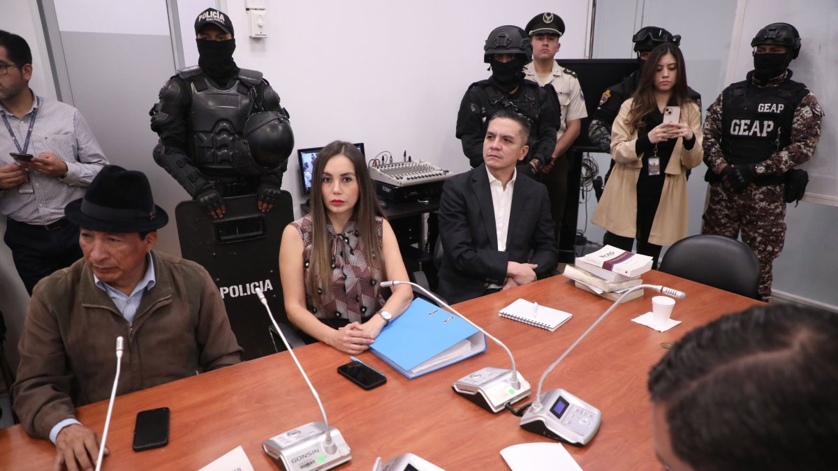 La sesión de Fiscalización se suspendió para digitalizar prueba nueva que se presentó el 11 de junio en físico.