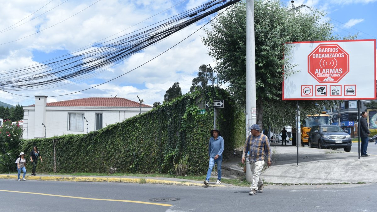 Frente a incidentes de robos en viviendas y en la calle, las urbanizaciones y conjuntos de Lumbisí han reforzado sus medidas de seguridad.