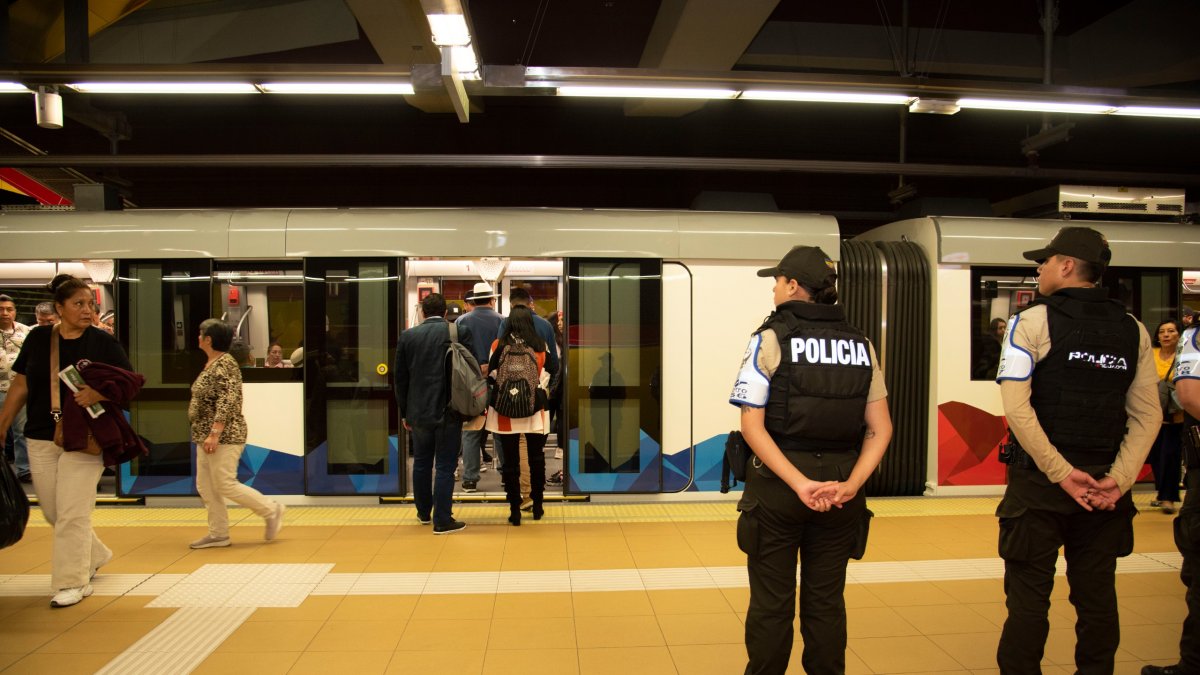 Referencial. Son 247 efectivos están desplegados en las 15 estaciones del Metro