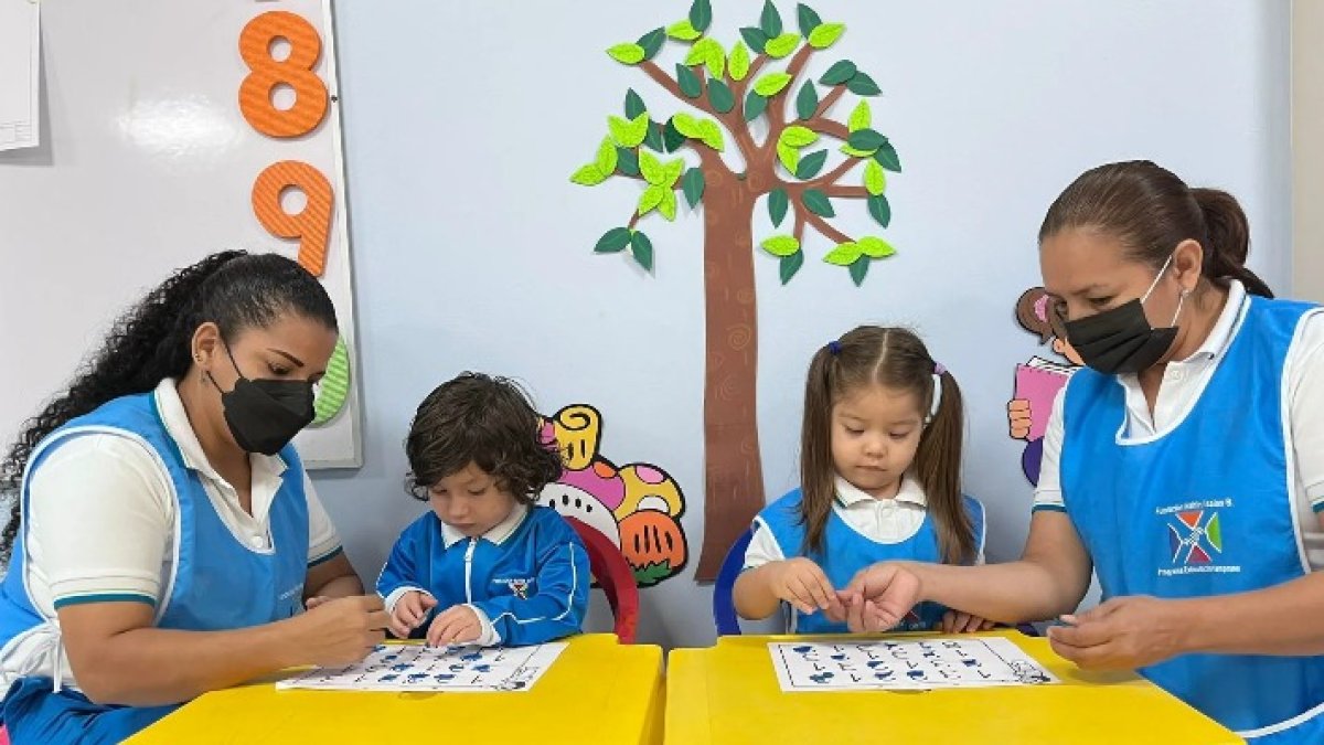 Los niños ingresan a estimulación temprana