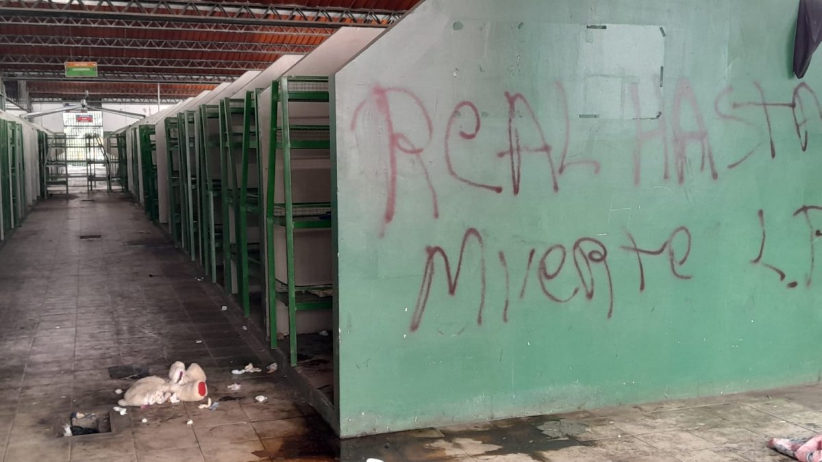 Escenario. La parte alta del mercado permanece vacío, sin comerciantes e insalubre. La zona no es segura.