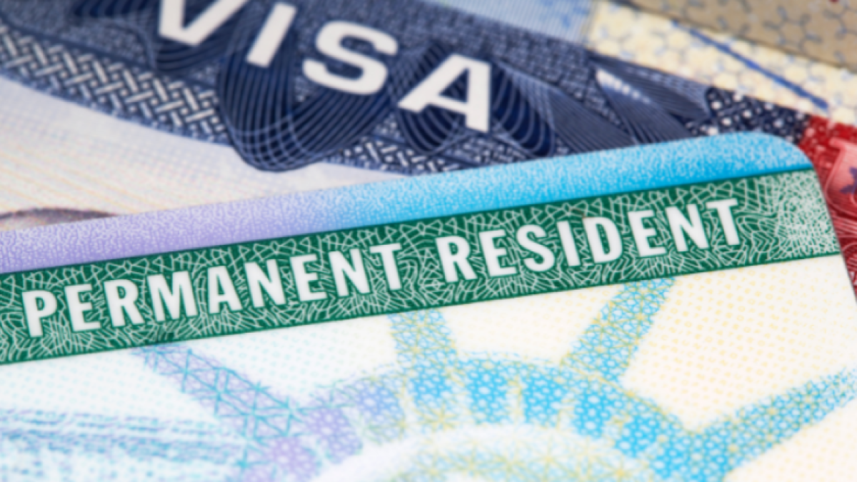 El residente permanente puede viajar al extranjero por un periodo inferior a un año. 