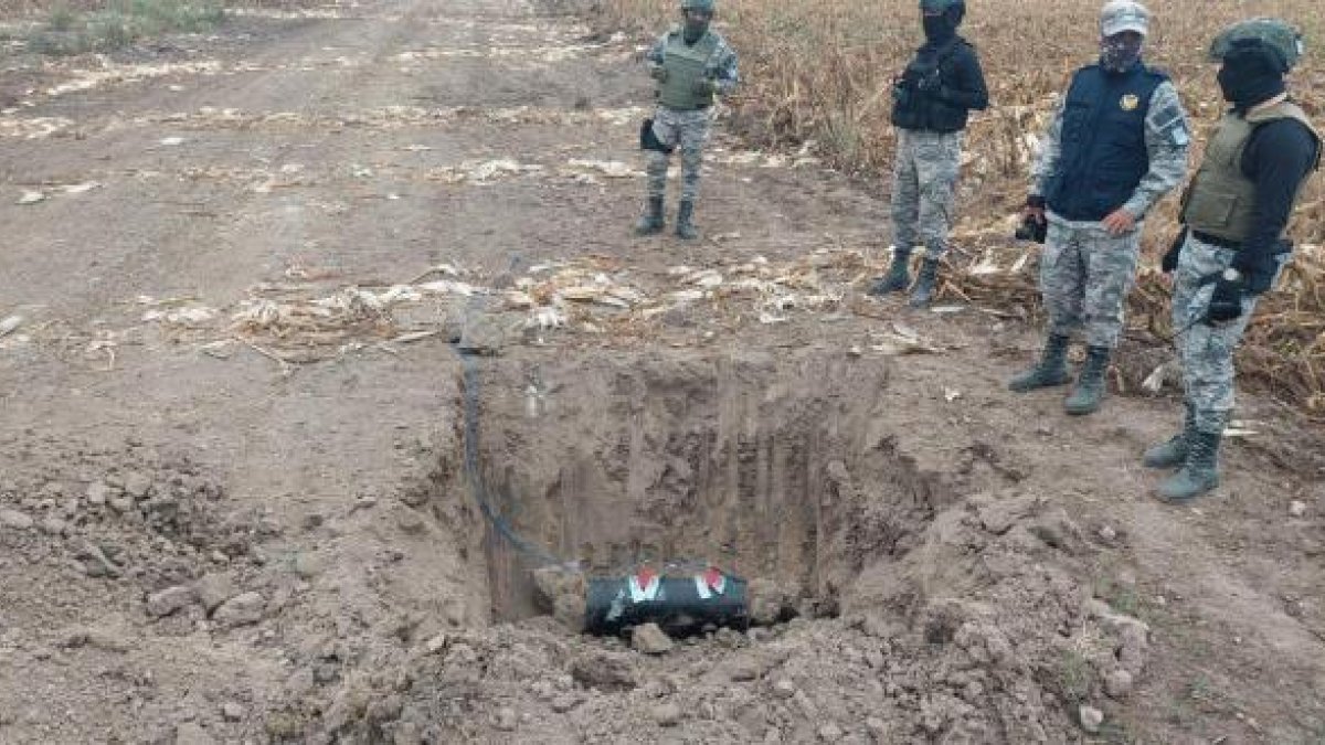 Personal especializado de las Fuerzas Armadas utilizó carga explosiva para destruir la pista.