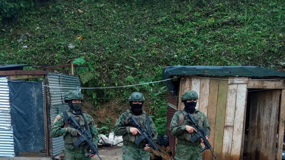 Fuerzas Armadas reporta a diario el decomiso de explosivos, propios de la minería ilegal.