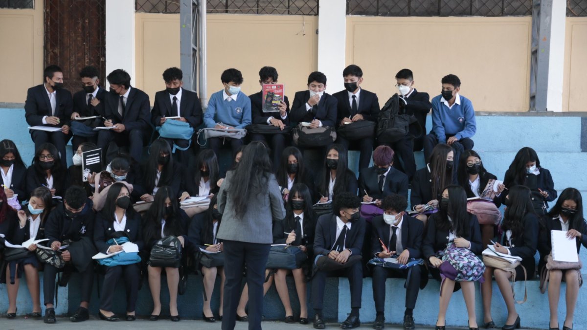 El candidato que obtenga la mayor calificación en la sumatoria de las notas obtenidas será declarado ganador del concurso.