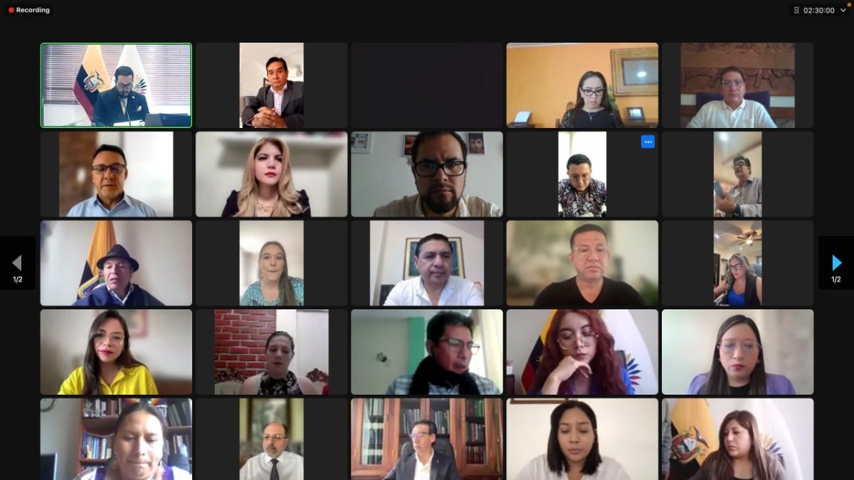 El Pleno tomó la decisión al someter a votación la segunda moción.