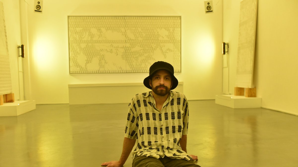 El artista ofrecerá visitas guiadas hasta el cierre de la muestra.