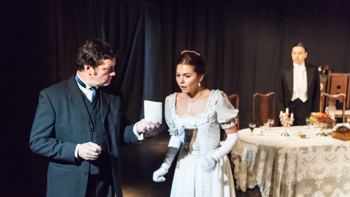 Teatro. La obra está basada en el clásico del dramaturgo británico John Boyton Priestly de 1946.